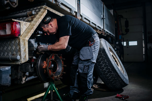 Man som arbeider hos LVD