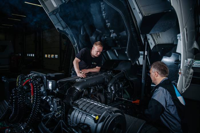 Verksted medarbeidere hos LVD som jobber